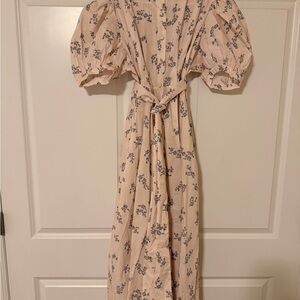 Chic Long Sleeve Floral Dress in Cream